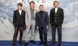 Enzo Vogrincic, Matías Recalt, Agustín Pardella y Juan Antonio Bayona durante la premier de 'La sociedad de la nieve', a 14 de diciembre de 2023, en Madrid.