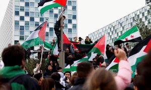 Una protesta en apoyo a los palestinos en Gaza, en la sede de la Corte Penal Internacional, en La Haya, Países Bajos, 18 de octubre de 2023.