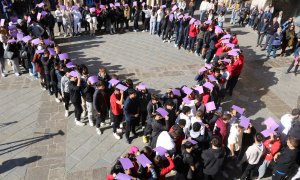 31-1-2024 El llaç dels alumnes que s'ha format a Torroella de Montgrí