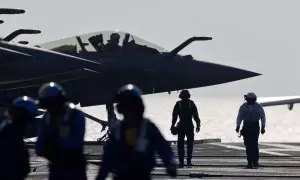 Aviones de combate franceses Rafale a bordo del portaaviones francés Charles de Gaulle, en el Mar Rojo, a 19 de diciembre de 2022.