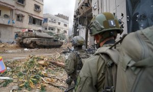 Los soldados israelíes preparan una operación militar en Gaza el 4 de febrero de 2024.