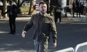 Zelenski a su llegada al Palacio de Congresos de Granada para participar en la cumbre de la Comunidad Política Europea (CPE).