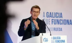 El presidente del Partido Popular, Alberto Núñez Feijóo, interviene durante una comida de campaña del Partido Popular, en el restaurante Litmar, a 10 de febrero de 2024, en Sarria,