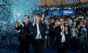 Mariano Rajoy, el candidato del Partido Popular de Galicia a la Presidencia de la Xunta, Alfonso Rueda y Alberto Núñez Feijóo, durante un acto de campaña, a 3 de febrero de 2024, en Pontevedra.