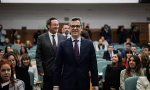 El ministro de la Presidencia, Justicia y Relaciones con las Cortes, Félix Bolaños (c), y el fiscal general del Estado, Álvaro García Ortiz (1i), a su llegada a la inauguración de la 62ª promoción de acceso a la carrera fiscal, en el Centro de Estudios Ju