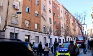 14/02/2024 - Exterior del carrer Canigó de Badalona, on han desallotjat un dels edificis adjacents al bloc que es va esfondrar la setmana passada.