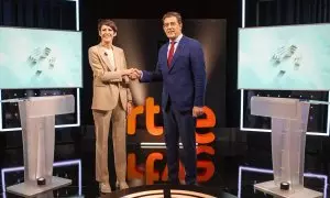 La candidata del BNG a la presidencia de la Xunta, Ana Pontón y el candidato del PSdeG, José Ramón Gómez Besteiro, posan antes del comienzo xdel debate electoral para las elecciones gallegas del 18F en RTVE. E.P./Agostime