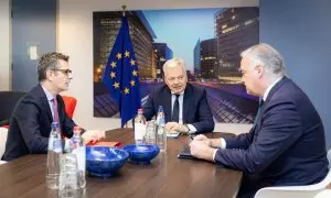 Didier Reynders, Félix Bolaños y Esteban González Pons durante una reunión en Bruselas