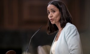 La diputada de Sumar, Tesh Sidi, durante su intervención en el Congreso.