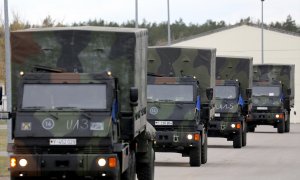 Foto de archivo de varios vehículos militares de la OTAN en Polonia.