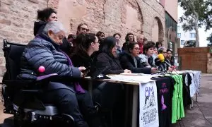 Representants de l'Assemblea 8M en la roda de premsa que han celebrat aquest dilluns