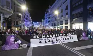 Un grupo de mujeres se manifiesta contra las violencias machistas, el 25 de noviembre de 2022, en Madrid. La protesta ha sido convocada por el Foro de Madrid contra la Violencia a las Mujeres y el Movimiento Feminista de Madrid.