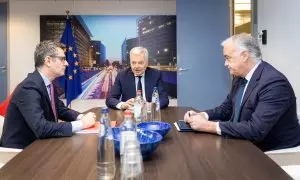 El ministro de Presidencia, Justicia y Relaciones con las Cortes, Félix Bolaños; el comisario de Justicia de la Unión Europea, Didier Reynders, y vicesecretario de Institucional del PP, Esteban González Pons, durante una reunión para desbloquear la renova