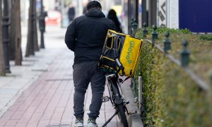 Un repartidor de Glovo, a 12 de enero de 2024, en Madrid (España).