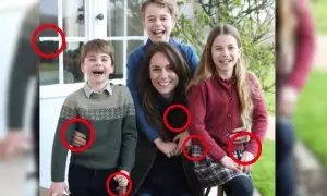 Kate Middleton y sus tres hijos en la foto familiar manipulada que ha difundido este domingo la Casa Real británica.