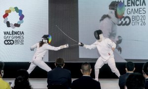 Demostración de un combate de esgrima en la presentación de València como sede de los Gay Games 2026, a 21 de junio de 2021.