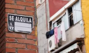 Un cartel de 'Se Alquila' en un barrio de Madrid. E.P./Eduardo Parra