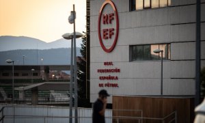 Fachada de la sede de la Real Federación Española de Fútbol (RFEF) en Las Rozas, Madrid.