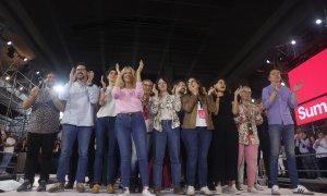 Yolanda Díaz, rodeada de la nueva dirección de Sumar, al cierre de la asamblea fundacional celebrada este sábado en Villaverde.