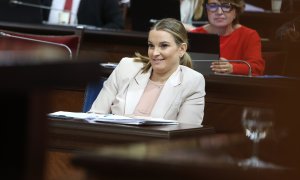 La presidenta de Illes Balears, Marga Prohens, durante un pleno del Parlament.