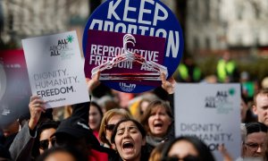 Manifestantes por el derecho al aborto en una protesta frente a la Corte Suprema de Estados Unidos en un caso en el que pedían restringir el uso de la píldora abortiva, el 26 de marzo de 2024.