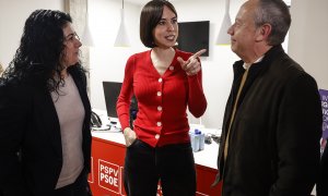 (I-D) La secretaria general de CCOO PV, Ana García Alcolea; la secretaria general del PSPV-PSOE, Diana Morant, y el secretario general de UGT-PV, Ismael Sáez, durante una reunión con la secretaria general de CCOO PV, en la sede del partido, a 25 de marzo