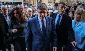 L'expresident Carles Puigdemont arriba a l'Ajuntament d'Elna abans de l'anunci de la seva candidatura