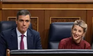 El presidente del Gobierno, Pedro Sánchez y la vicepresidenta segunda y ministra de Trabajo, Yolanda Díaz, durante una sesión de control al Gobierno, en el Congreso de los Diputados