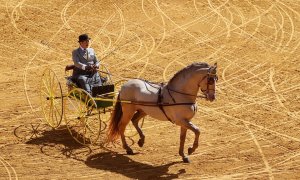 Primera jornada de la Feria de Abril de 2024, con el tradicional paseo de caballos y enganches, a 14 de abril de 2024.