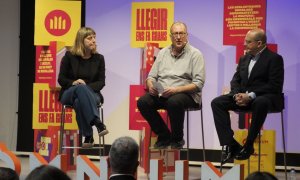 El president de l'entitat, Xavier Antich, acompanyat de Mertxe París, vicepresidenta del Gremi Llibreters, i Ignasi Sayol, president del Clúster de Logística de Catalunya, durant la presentació de la campanya 'Llegir ens fa grans'