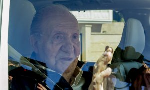 El rey emérito Juan Carlos I a su llegada a Sanxenxo, a 17 de abril de 2024.