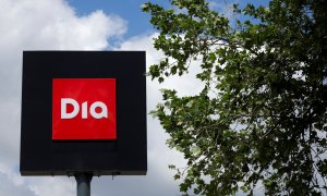 El logo de Dia en el exterior de uno de sus supermercados en la localidad malagueña de Ronda. REUTERS/Jon Nazca