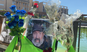 Fotografía de Patxi en el parque Cuartel Huertas en Móstoles. Patxi fue una de las personas que desahuciaron del edificio La Dignidad y que falleció el pasado 17 de abril de 2024.