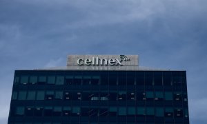 El logo de Cellnex Telecom, en su sede en Barcelona. E.P./David Zorrakino