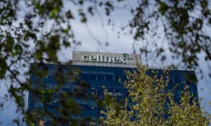 El logo de Cellnex Telecom, en su sede en Barcelona. E.P./David Zorrakino