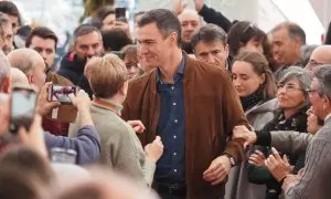 El secretario general del PSOE y presidente del Gobierno, Pedro Sánchez, saluda a su llegada a un acto de presentación de candidatos a las elecciones municipales, en la Cúpula del Milenio, a 21 de enero de 2023, en Valladolid, Castilla y León (España).