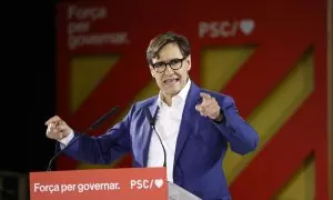 El primer secretario y candidato del PSC a las elecciones catalanas, Salvador Illa, interviene durante el acto del PSC de inicio de campaña, en Fira Sabadell, el 25 de abril de 2024.