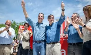 El presidente del Gobierno, Pedro Sánchez, y el candidato del PSC a las elecciones autonómicas, Salvador Illa, en un mitin en Montmeló, Barcelona, a 4 de mayo de 2024.