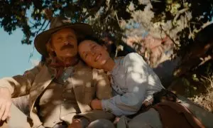 Viggo Mortensen y Vicky Krieps son los protagonistas de la película.