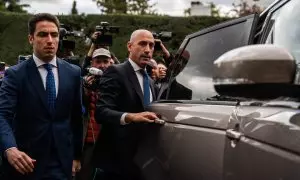 El expresidente de la Federación de Fútbol Luis Rubiales a su salida del juzgado de Majadahonda, a 29 de abril de 2024, en Madrid.