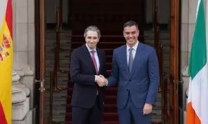 El Taoiseach irlandés Simon Harris recibe a Pedro Sánchez en Dublín.