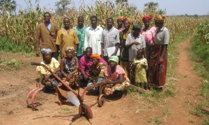 Grupo de agricultores en Tarfila, Burkina Faso, uno de los países que participan en la creación de muralla verde espontánea que recorre el Sahel.