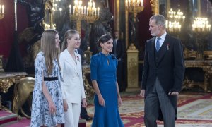 La Infanta Sofía, la Princesa Leonor, la Reina Letizia y el Rey Felipe VI, durante el besamanos con ocasión del Juramento de la Constitución de la Princesa Leonor, a 31 de octubre de 2023, en Madrid.