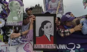 Los partidarios de la candidata presidencial del partido gobernante, Claudia Sheinbaum, participan en una manifestación final en el Zócalo el último día de campaña antes de las elecciones parlamentarias del 2 de junio.