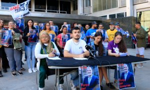 Representants de sindicats d'habitatge de Barcelona en una roda de premsa per denunciar les polítiques d'habitatge de Jaume Collboni.