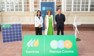 Martínez, Armisén y Calderón durante la presentación de los premios Convive.