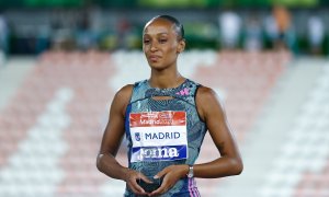 07/06/2024 La española Ana Peleteiro durante la celebración de su victoria en triple salto femenino en el estadio de Vallehermoso, a 22 de julio de 2023.