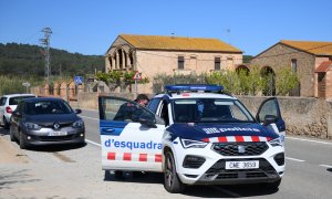 3 de abril de 2024. Coche de los Mossos D'Esquadra en Girona.