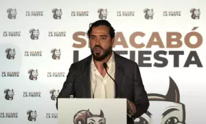 El agitador ultra Alvise Pérez, durante la rueda de prensa posterior al recuento.