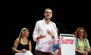 El coordinador federal de Izquierda Unida, Antonio Maíllo, interviene en un acto electoral de Sumar de Sevilla, en la campaña de los comicios al Parlamento Europeo. E.P./Rocío Ruz